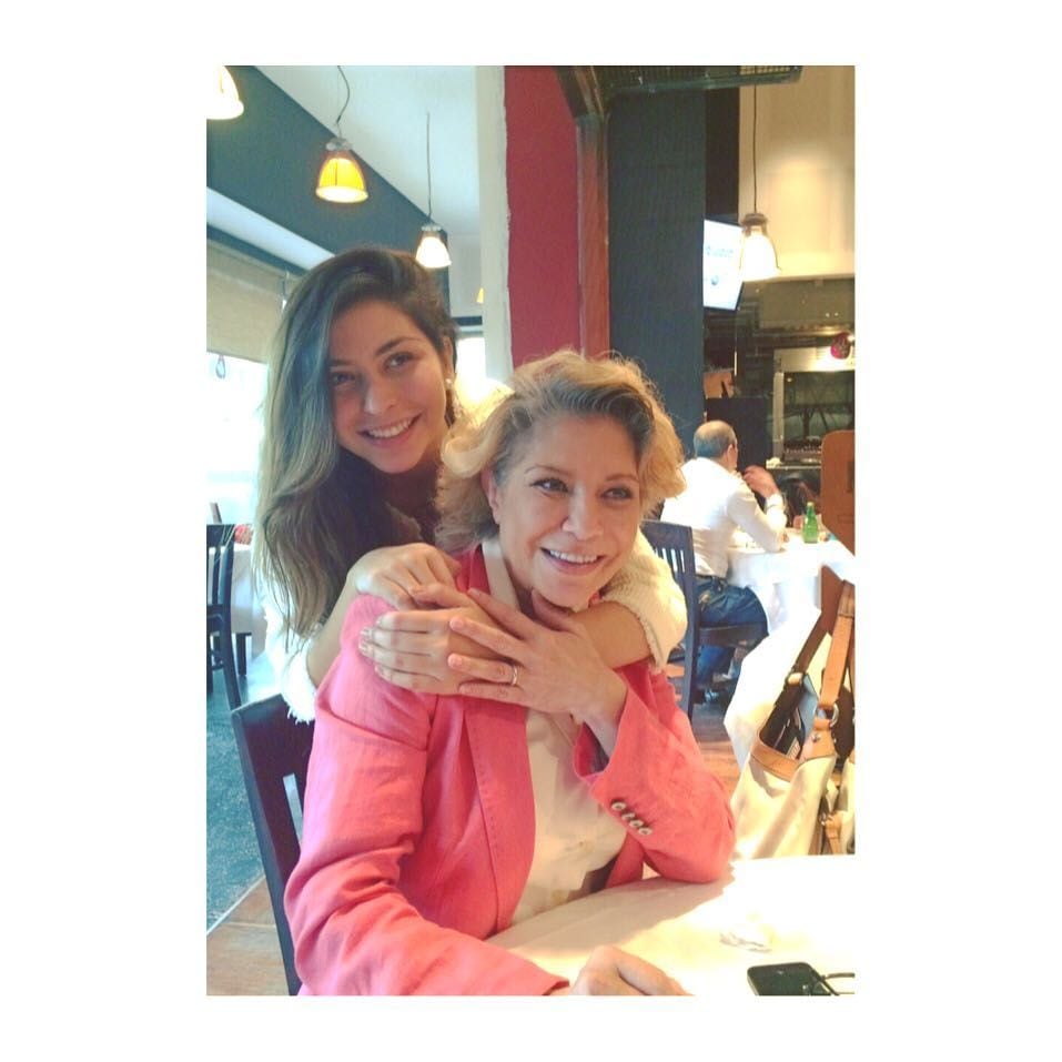 Michelle Aguilera junto a Gabriela Michel