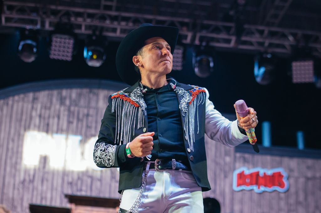 Edwin Luna se suma a la fiesta en Iztacalco