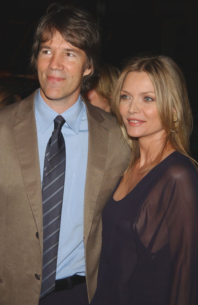 Michelle Pfeiffer y David E. Kelley en el estreno de  "White Oleander" en Los Angeles