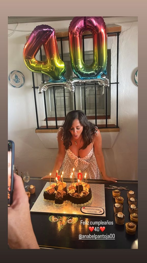 Anabel Pantoja celebra su 40 cumpleaños rodeada de amigos y familiares