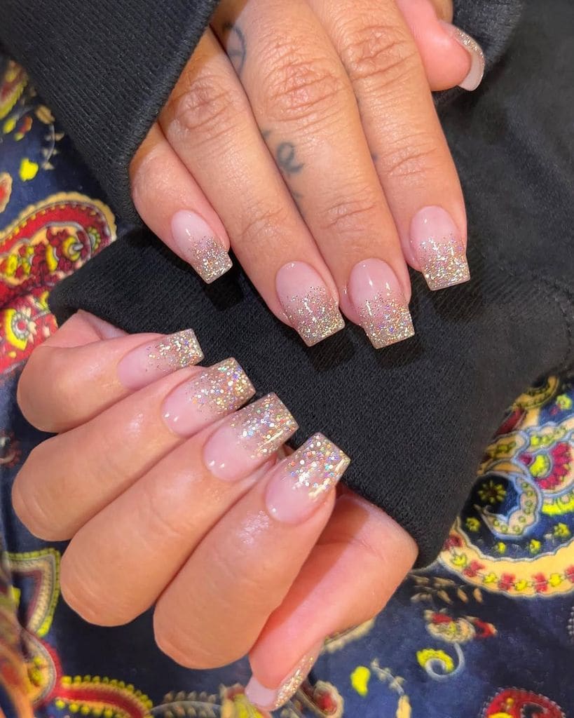 El manicure de Karol G ha evolucionado a uno más clean y neutro
