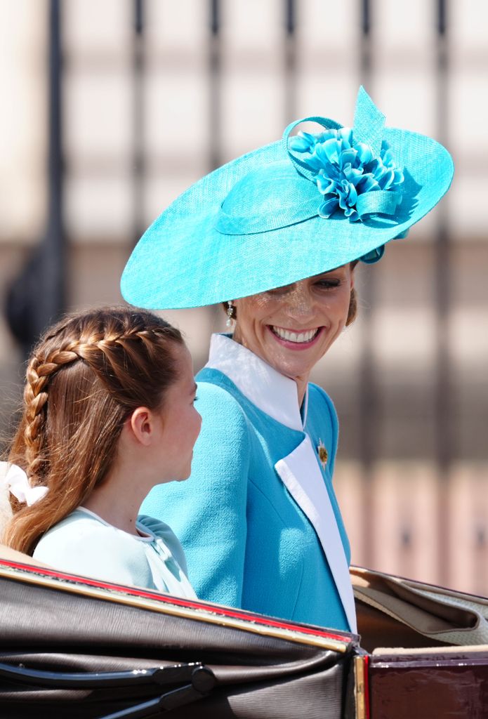 La princesa Charlotte y Kate Middleton en Trooping The Colour 2025