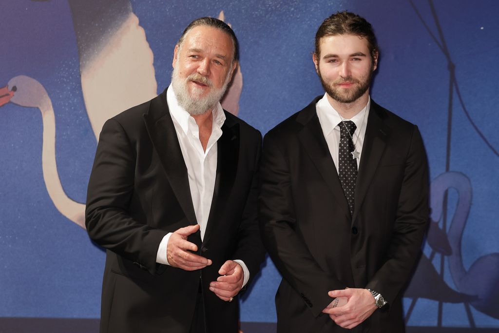 Tennyson, el hijo pequeño de Russell Crowe, también ha acompañado a su padre en esta importante cita