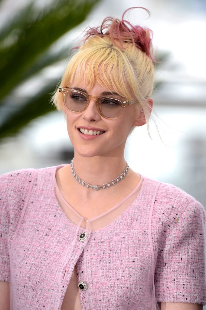 La actriz llegó a Cannes con unas gafas de sol que se adecuaban al atuendo.
