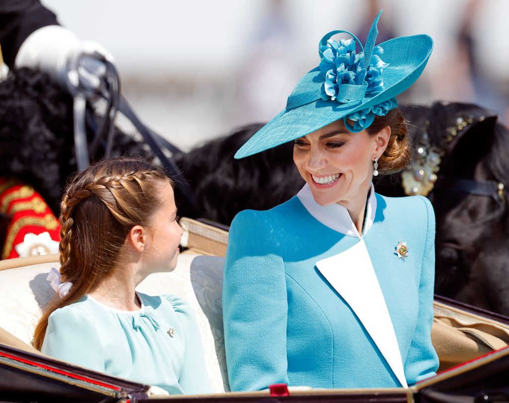 La princesa Kate Middleton junto a su hija Charlotte en el Trooping the Colour 2025