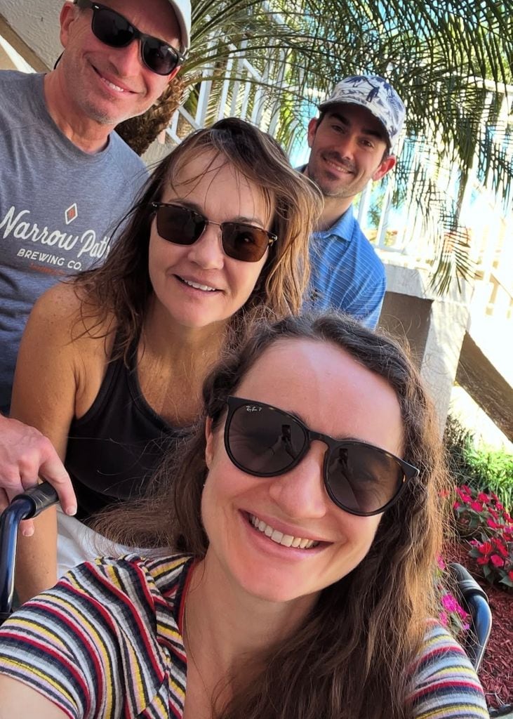 Kelley Mack y su familia