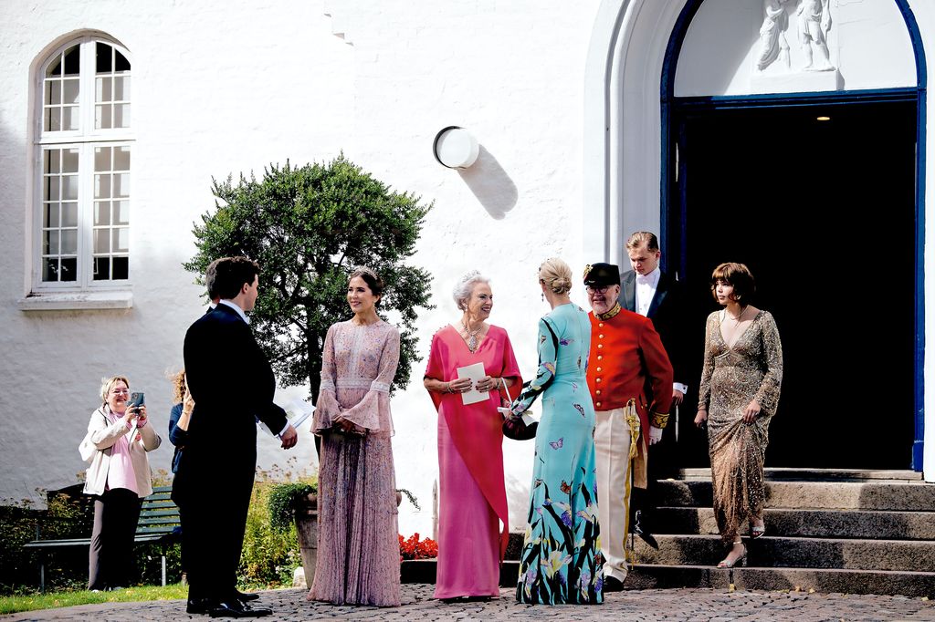 El rey Federico X y la reina Mary en la isla de Fionia para la boda de Gregers Carl Preben Ahlefeldt-Laurvig-Bille, ahijado del monarca, y Cecilie Juhl.