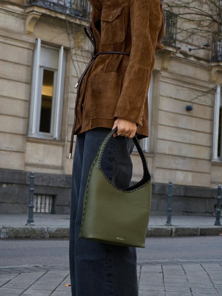 Las minimalistas aplicamos este truco de Sassa de Osma para que nuestros looks de neutros sean más interesantes
