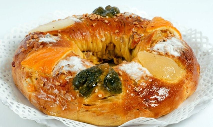 Bolo Rei, un dulce portugués parecido a nuestro roscón de Reyes que también se come durante la Navidad.