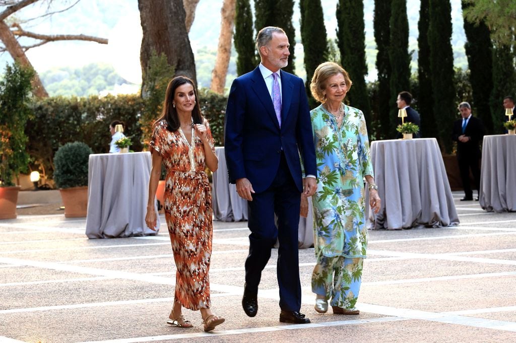 Los Reyes en la recepción de Marivent con la reina Sofía