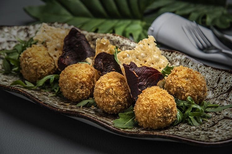 Croquetas de leche y cecina