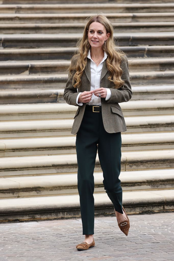 Kate Middleton llevó el resto de su look en tonos otoñales.