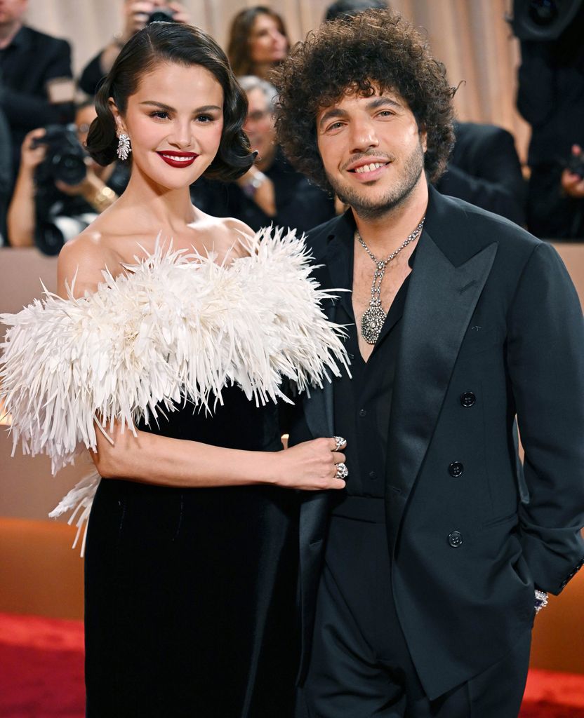 Selena Gomez y Benny Blanco en los Globos de Oro 2026 en Beverly Hills