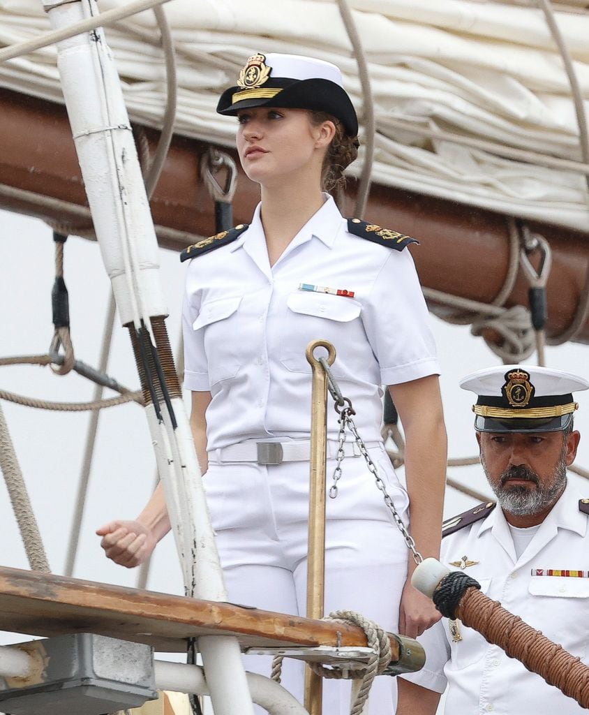 Leonor atraca en Marín