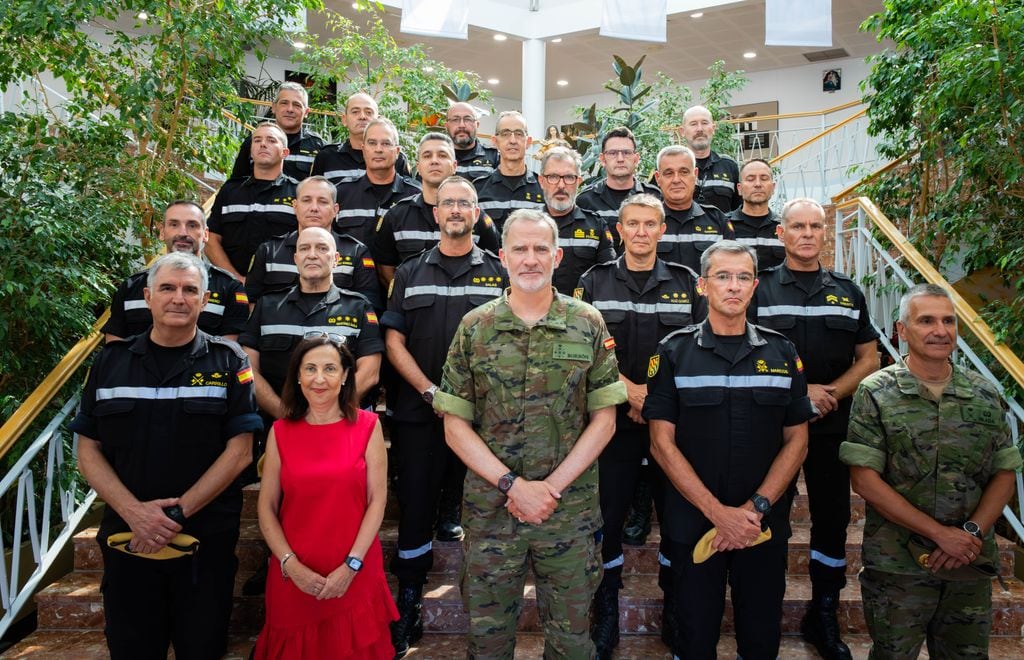 Felipe VI visita el Cuartel General de la Unidad Militar de Emergencias (UME), en la Base Aérea de Torrejón
