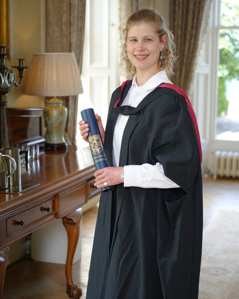 Lady Louise Windsor se gradúa en la prestigiosa Universidad de St Andrews