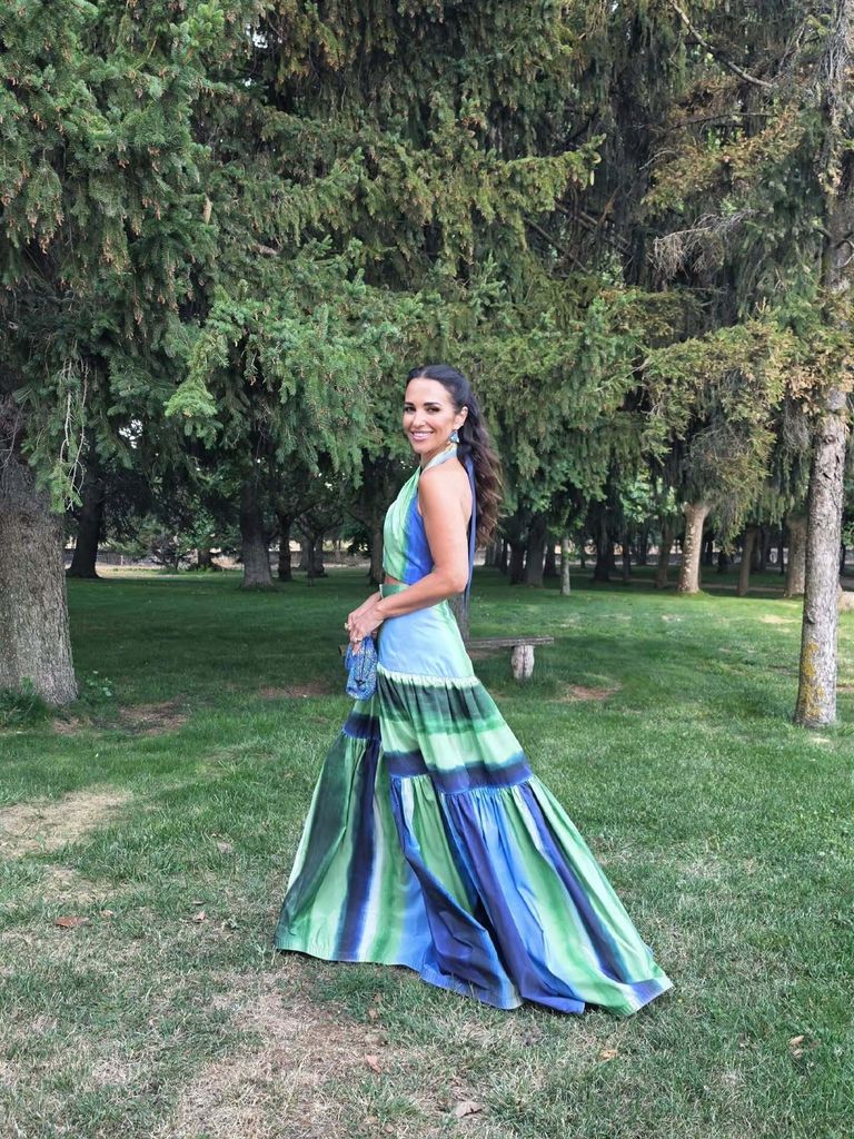 Paula Echevarría con look de invitada en la boda de los hijos de unos amigos, 2026.