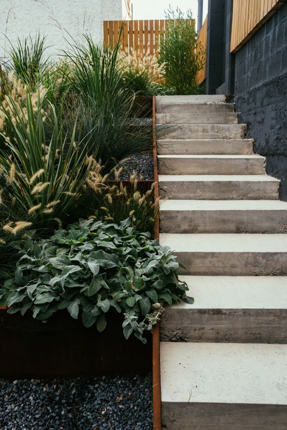 Para Ideas De Paisajismo Del Frente De La Casa Con Pendiente Casa En
