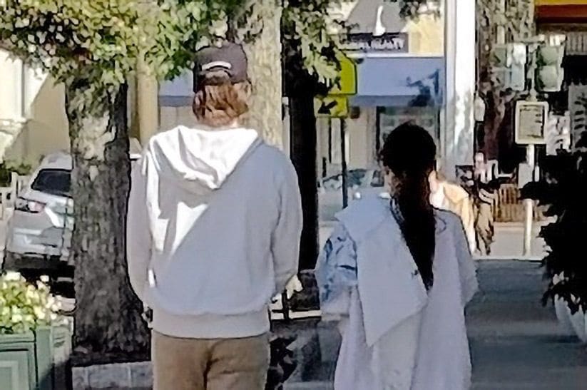 Millie Bobby Brown y Jake Bongiovi fueron captados con su bebé por primera vez.