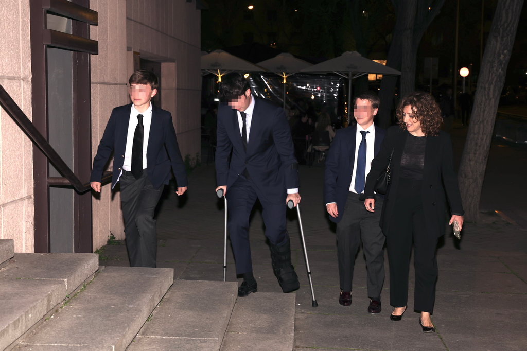 Último adiós a Fernando Ónega: Sonsoles y sus hermanos despiden a su padre arropados por familiares y amigos