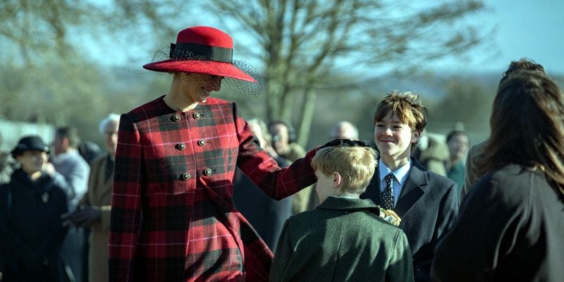 Lady Di con sus hijos en 'The Crown'