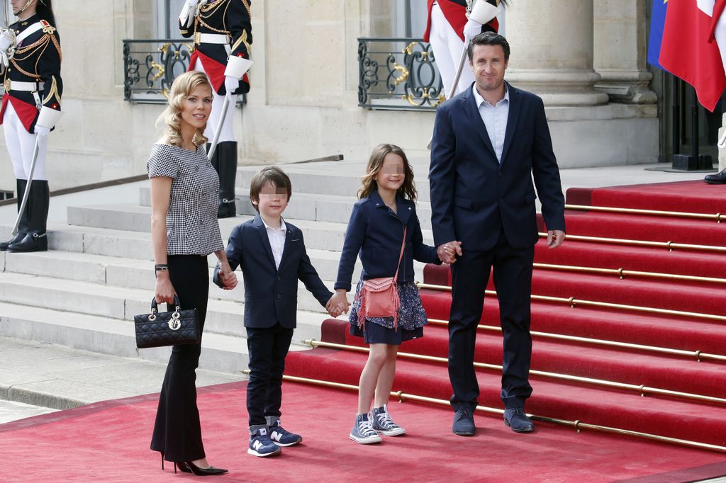 La relación parece avanzar con paso firme y Antoine ya conoce a Élise y Aurèle, los dos hijos de Tiphaine fruto de su anterior relación con Antoine Choteau