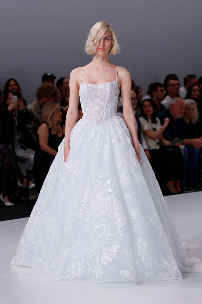 Ines di Santo en Barcelona Bridal Fashion Week