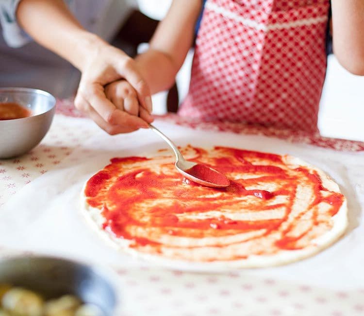 hacer-pizza-con-ninos-en-casa