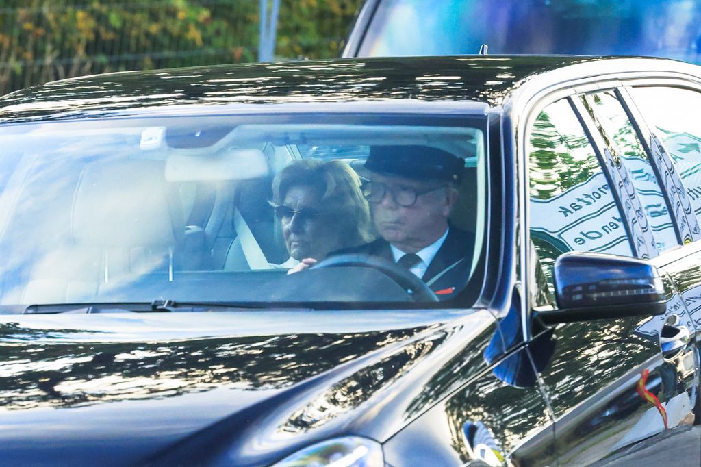 La reina Sonia abandona el hospital donde Harald sigue ingresado
