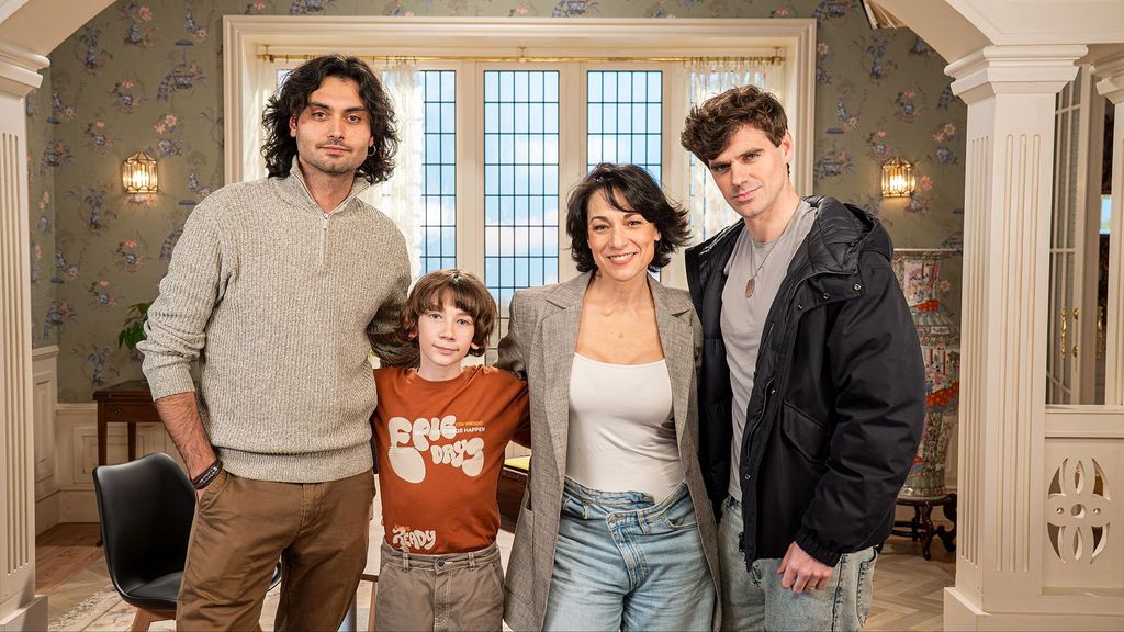 Marco Pernas junto a Iván Renedo, Isabel Serrano y Gonzlo Ramos en 'Cosas de palacio'
