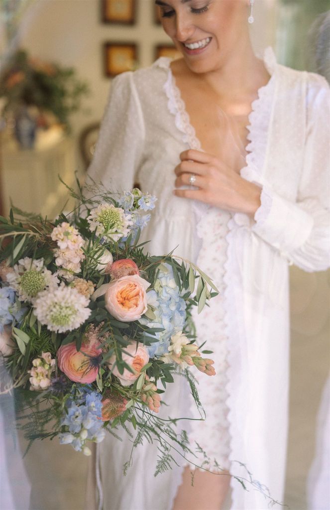 Ramos de novia de nardos de tallo largo para bodas de verano pastel