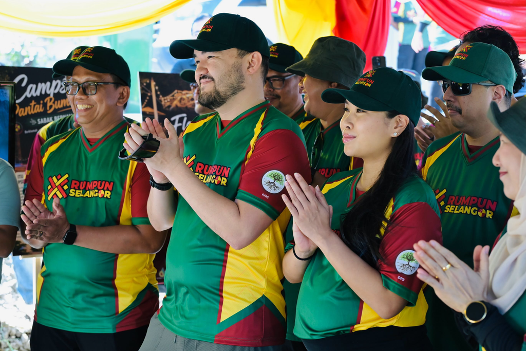Amir Shah, príncipe heredero de Selangor, se casó con la princesa Afzaa Fadini en octubre de 2025, ellos pueden reinar en Malasia pero no será antes del 2039