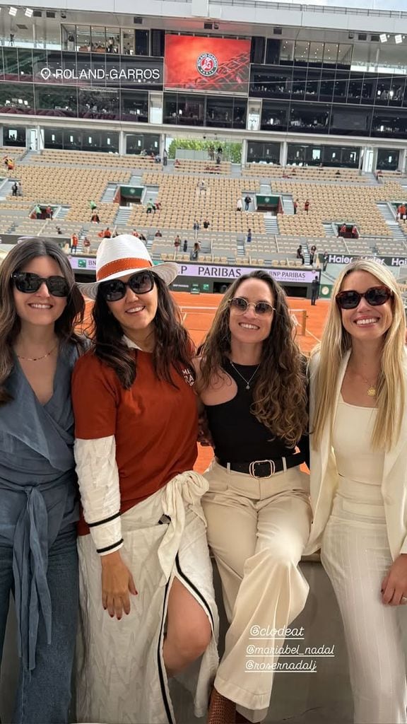 Maribel Nadal con sus primas Roser, Claudia y Silvia