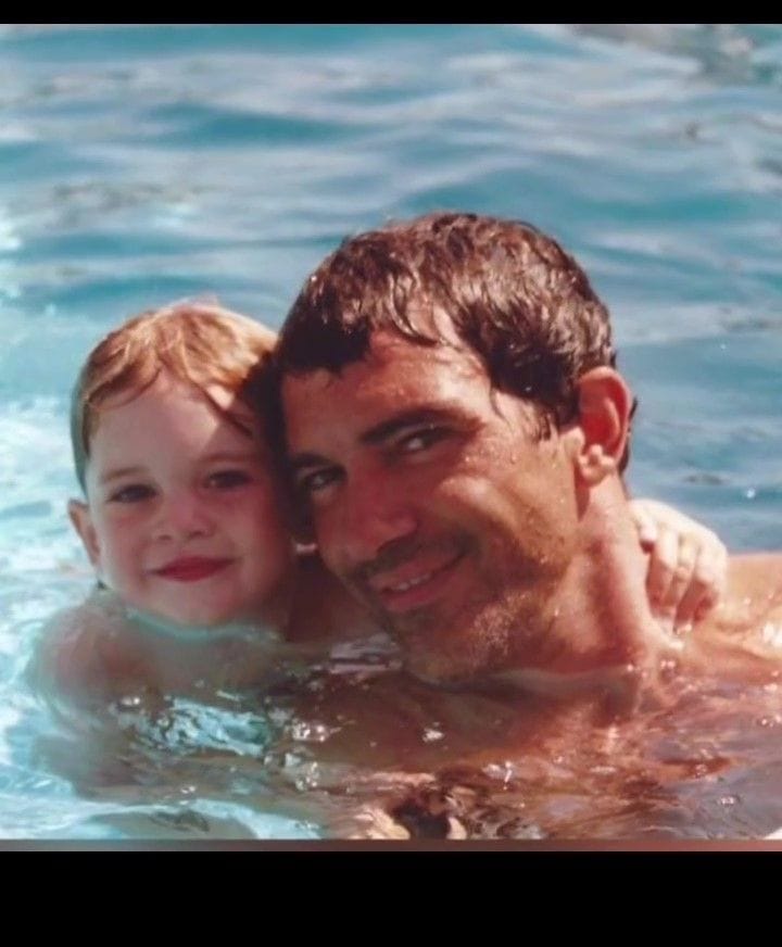 Antonio Banderas abrió su álbum familiar para compartir lindos recuerdos junto a su hija Stella.