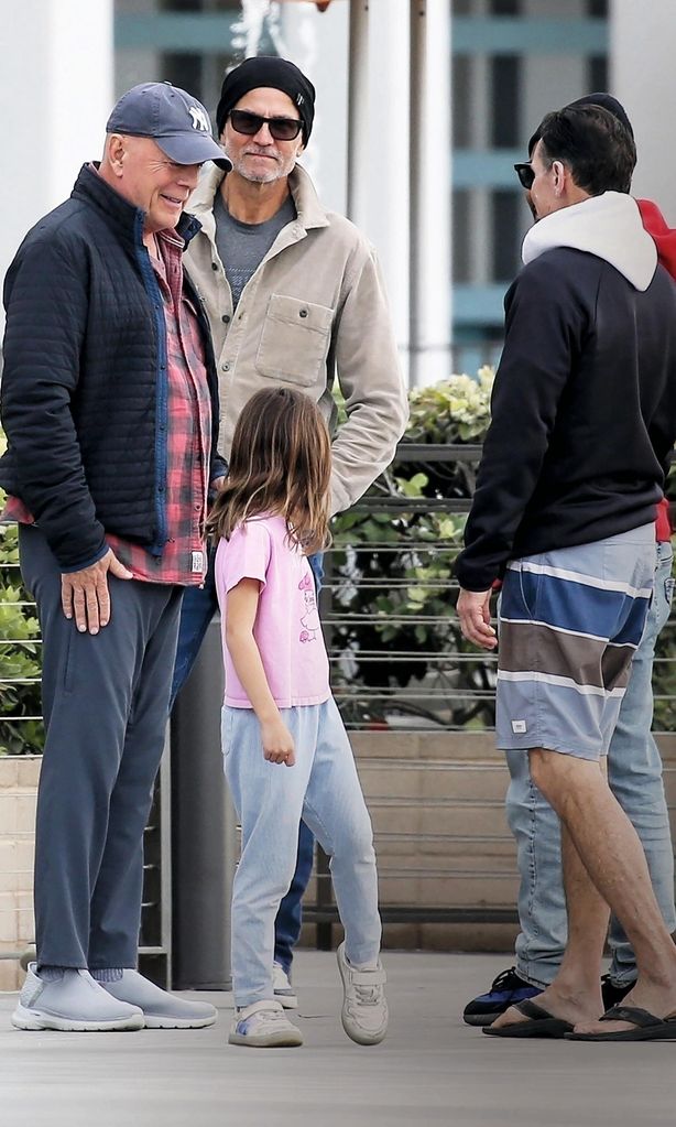 Bruce Willis HOLA 4144