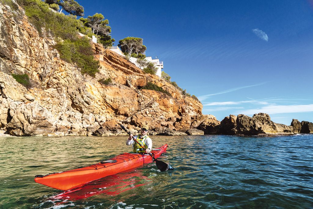 Kayak junto a los acantilados de Denia, Marina alta, Alicante