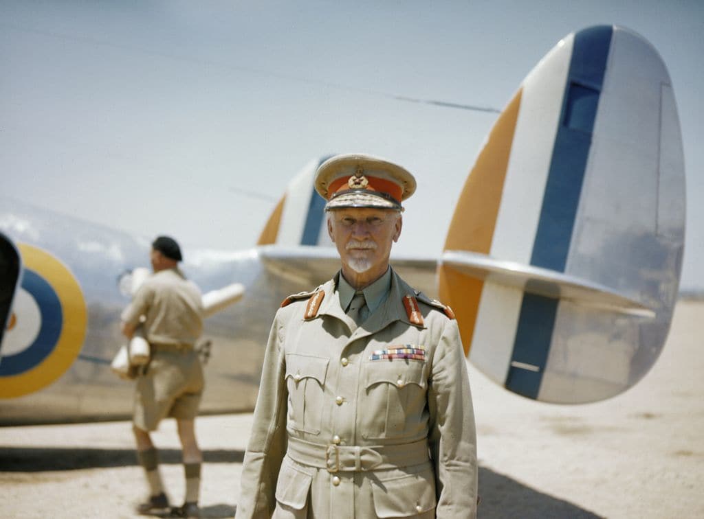 El General Jan Smuts en una imagen tomada en 1942 con la Fuerza Aérea de Sudáfrica