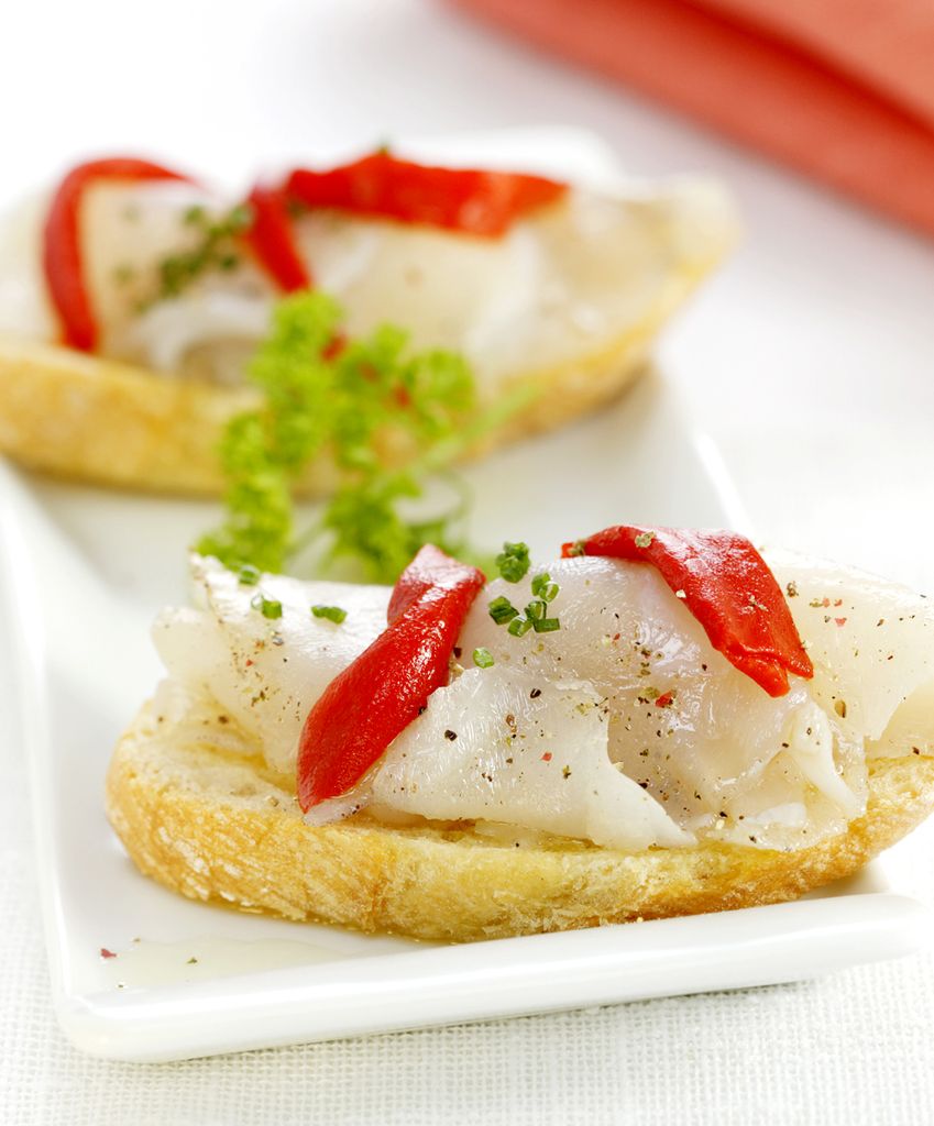 Tostas de bacalao ahumado.
