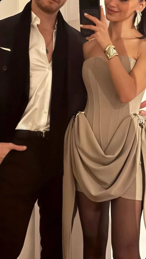 Esta imagen fue para muchos seguidores y medios de comulación la confirmación de Selin y Kerem, aunque no se les viera la cara