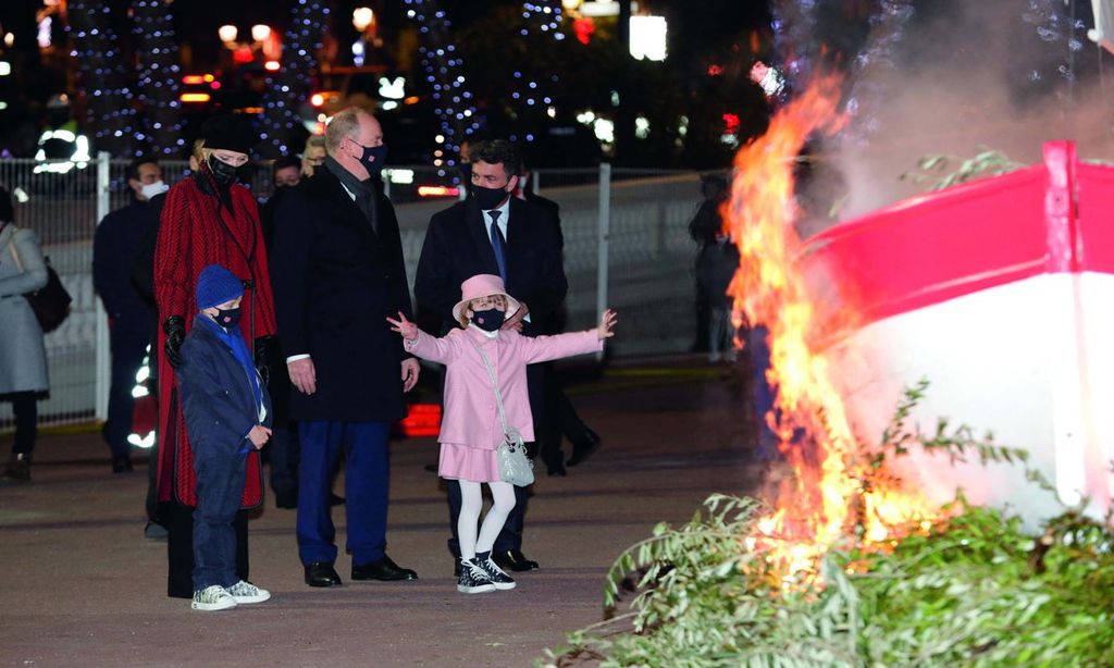 Los príncipes de Mónaco y sus hijos celebran Santa Devota