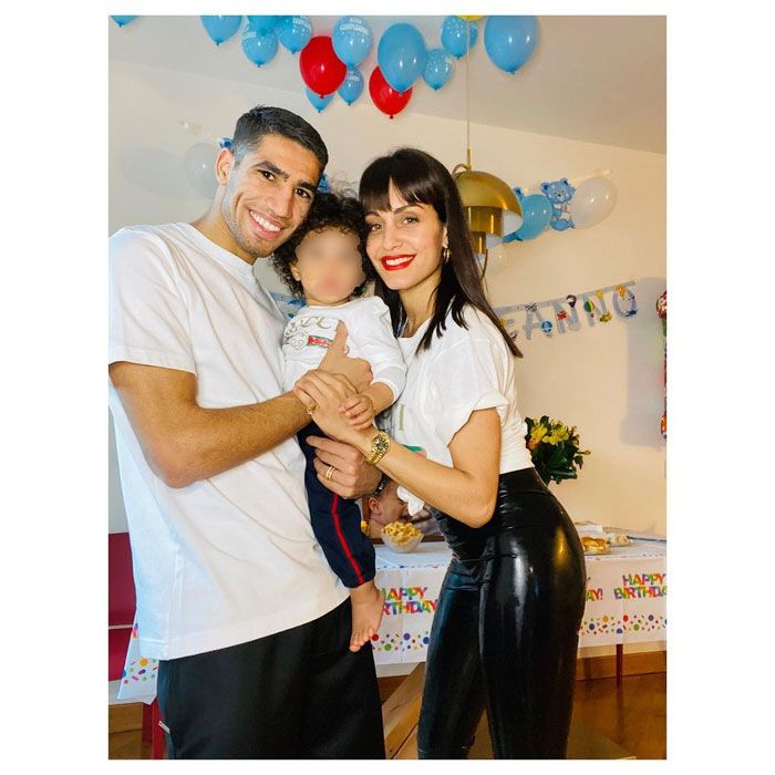 Hiba Abouk y Achraf Hakimi con su hijo Amín
