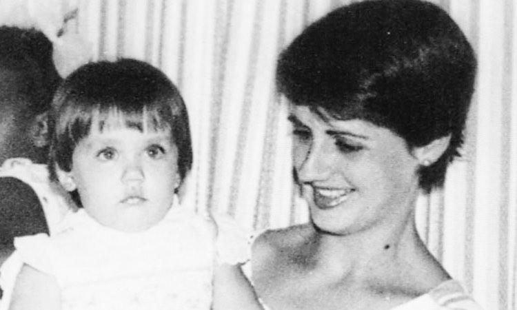 ana de armas con su madre