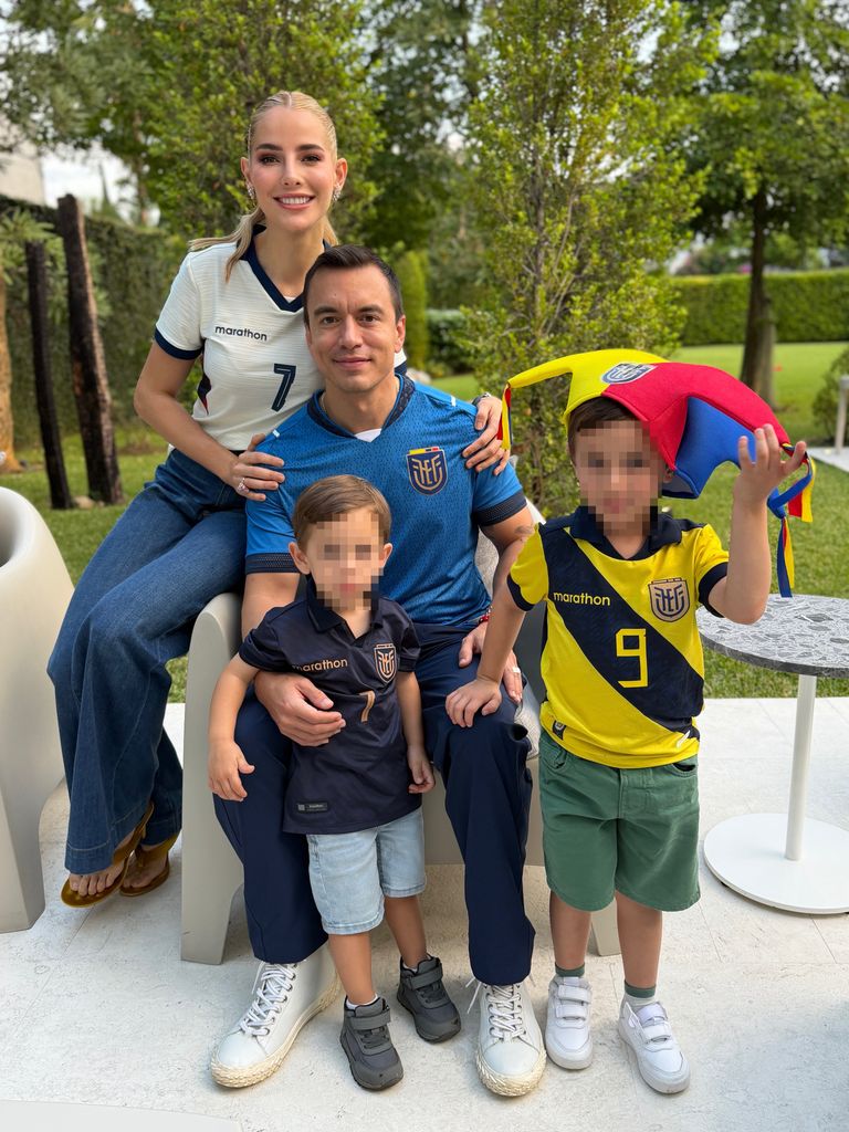 Lavinia Valbonesi y Daniel Noboa junto a sus dos hijos en común