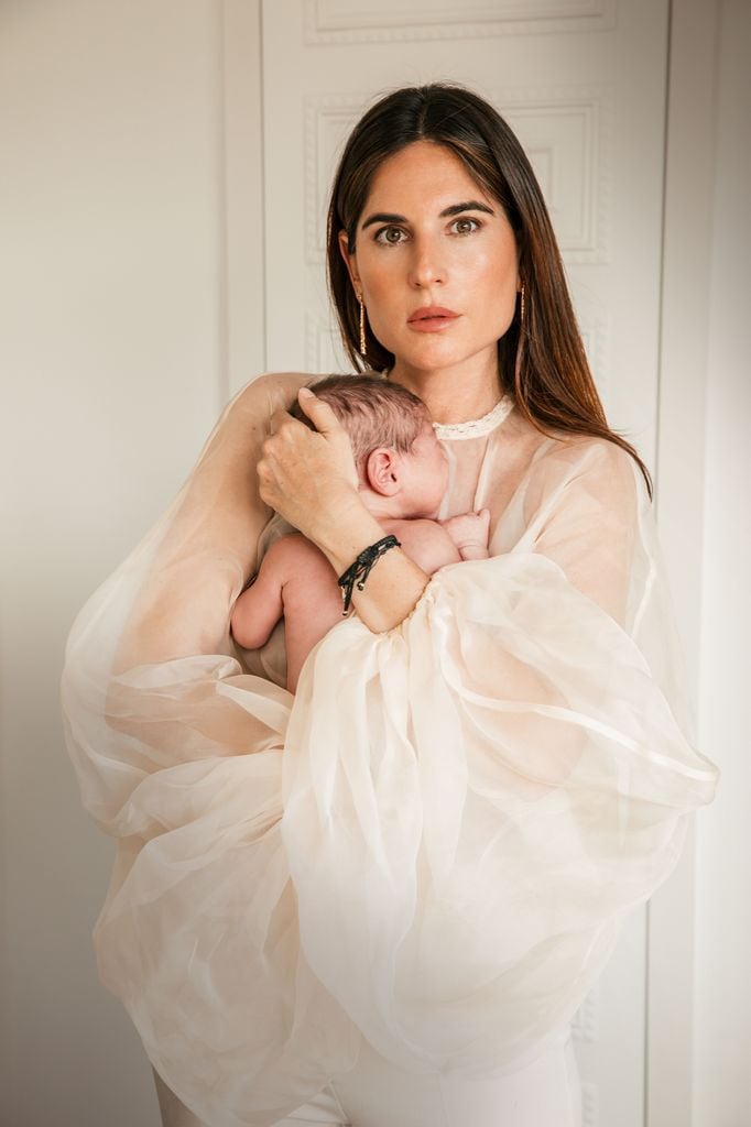Lourdes Montes abrazando al pequeño Nicolás