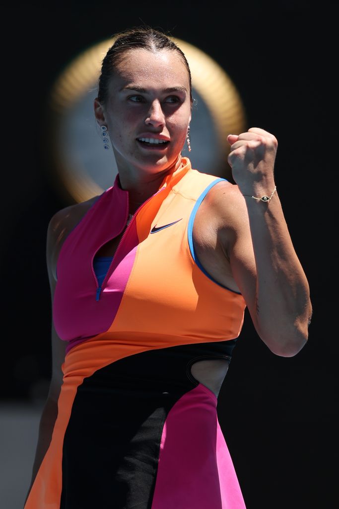 Aryna Sabalenka celebra su victoria contra Iva Jovic de Estados Unidos. 