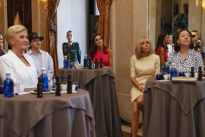 La reina Letizia en la cata de aceite en el Teatro Real