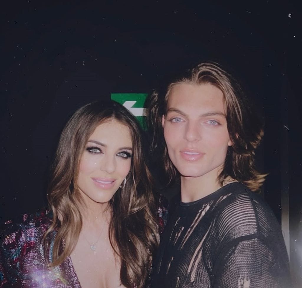 Elizabeth Hurley y su hijo Damian