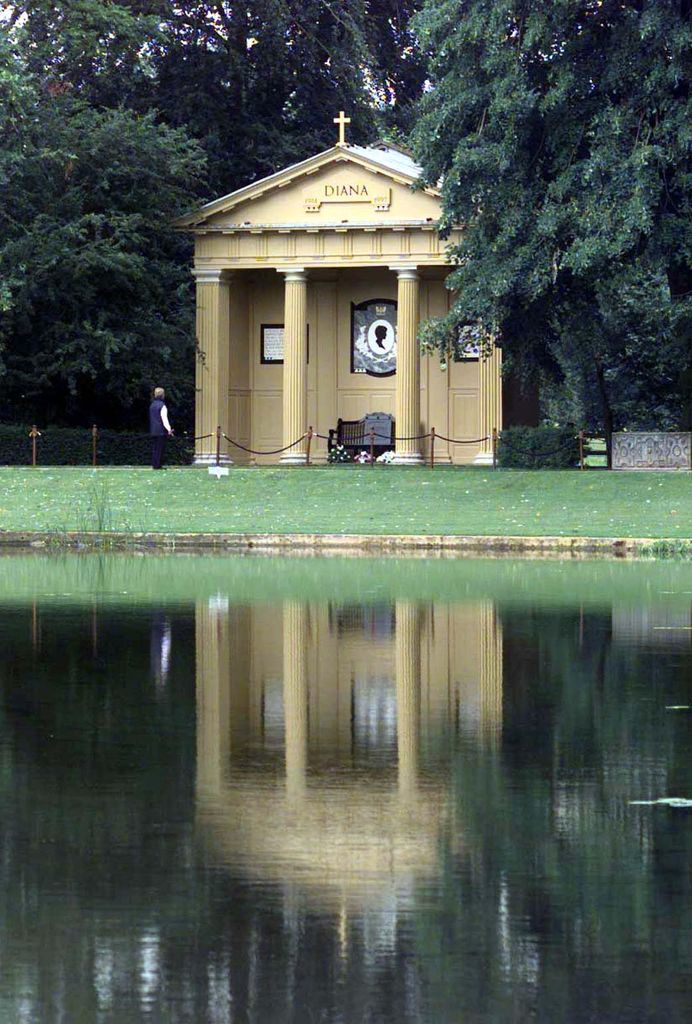 Templo dedicado a la memoria de Diana de Gales en Althorp House