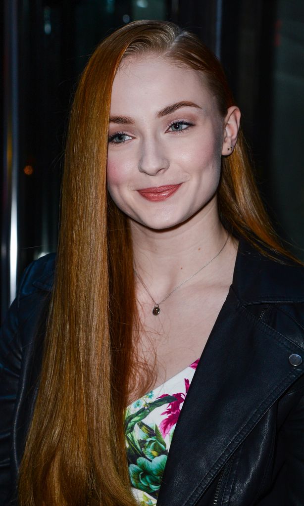 el beauty style de sophie turner se ha sofisticado con los a os