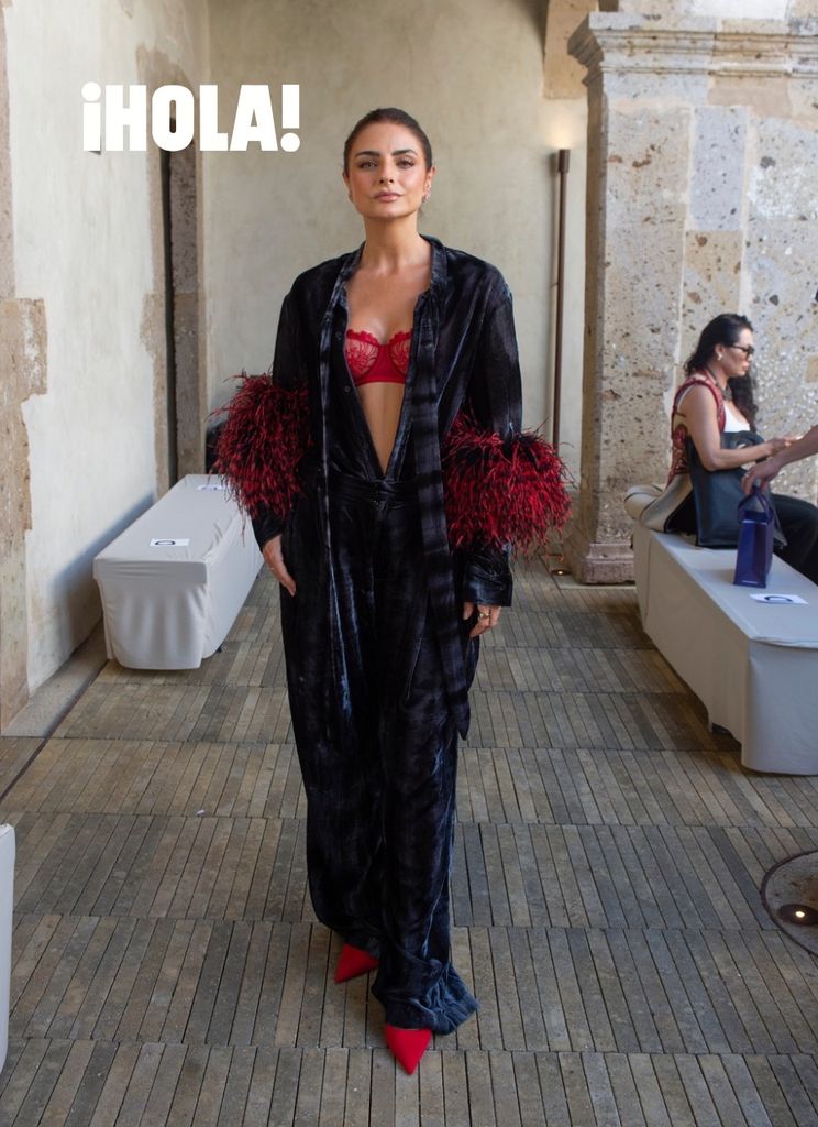 Aislinn Derbez 